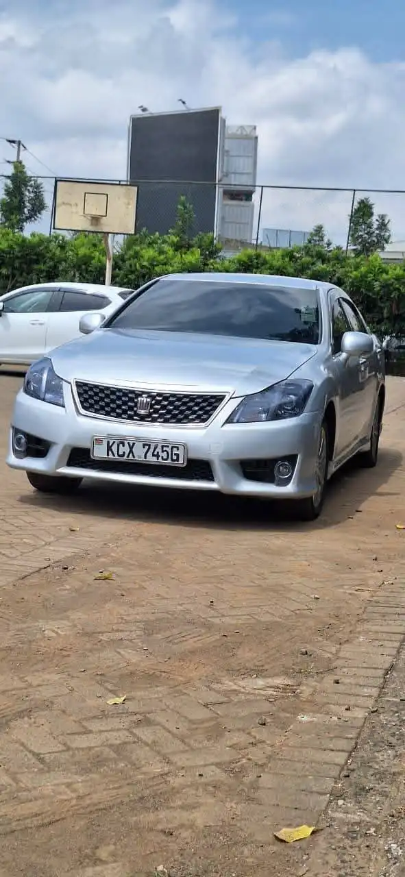 Toyota-Crown_Athlete-