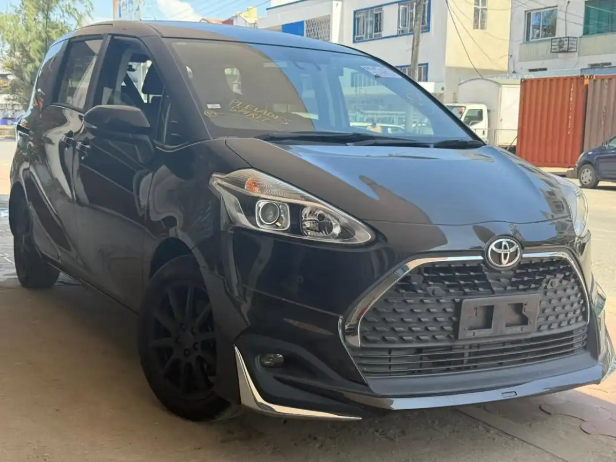 Toyota-Sienta-