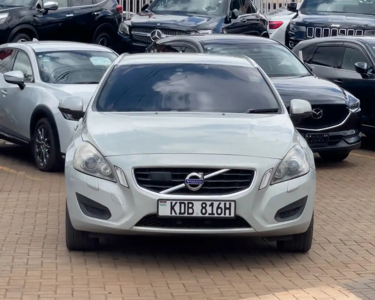 VOLVO-V40-