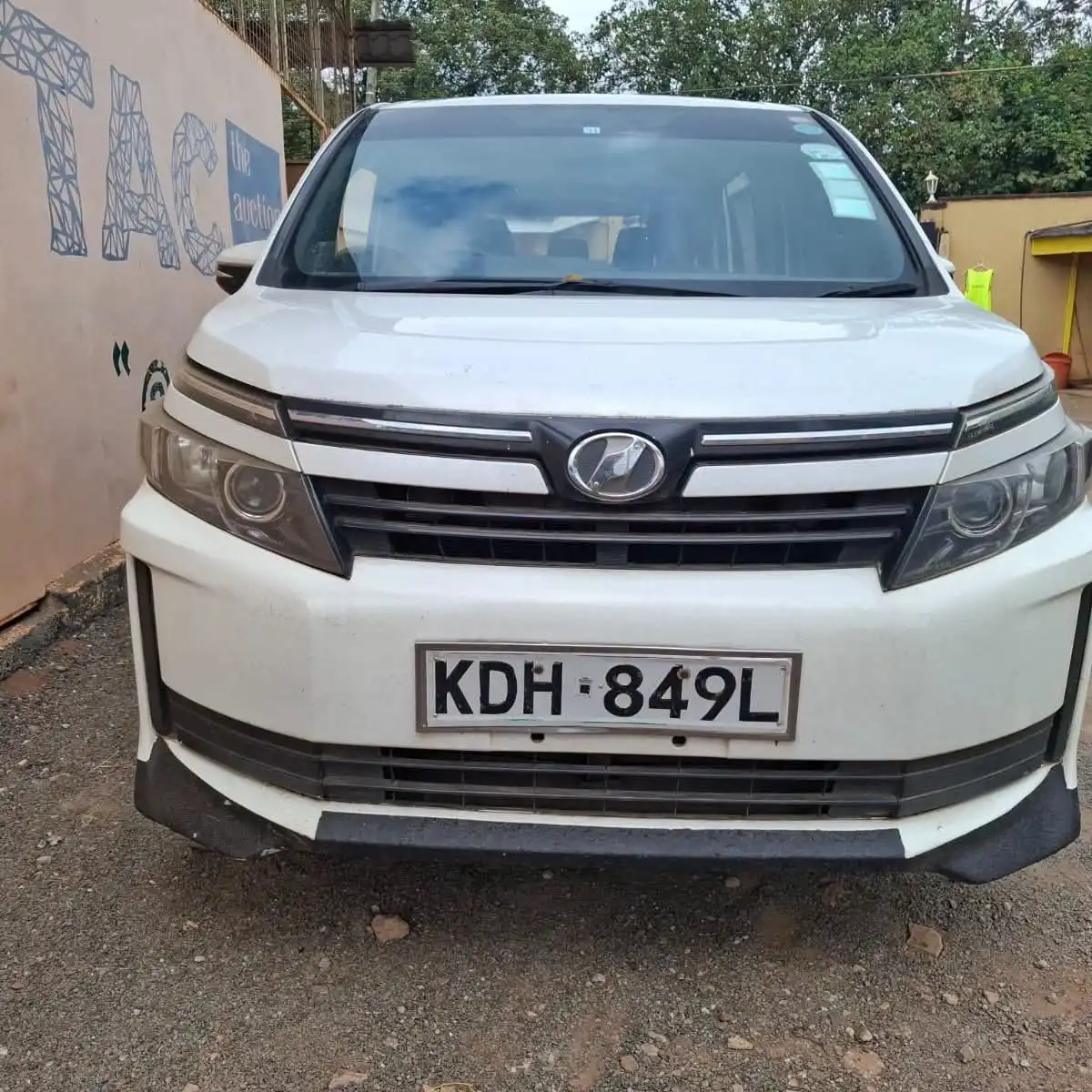 Toyota-Voxy-