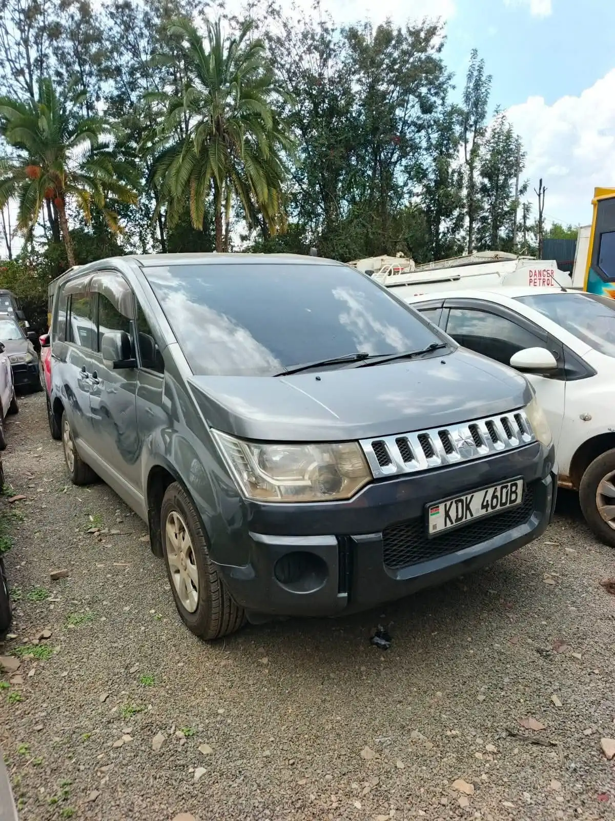 Mitsubishi-Delica-