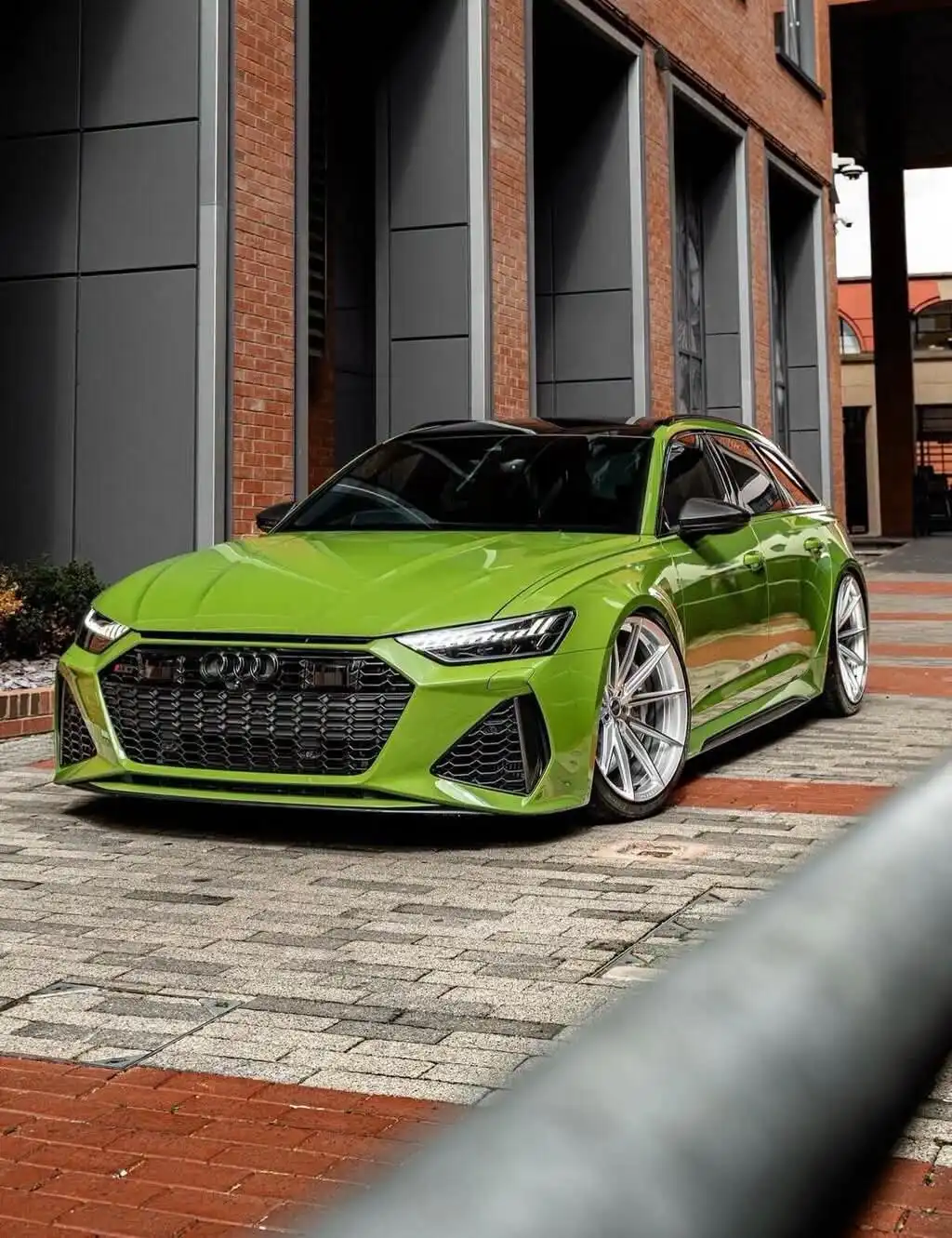 AUDI-RS6-