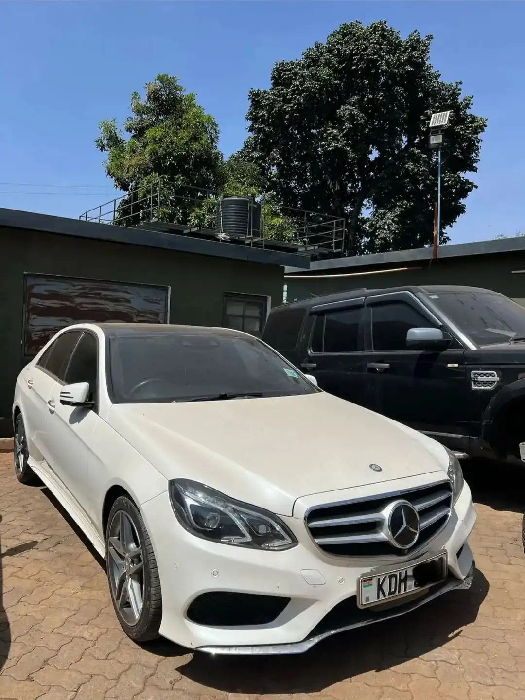 Mercedes_Benz-E300-
