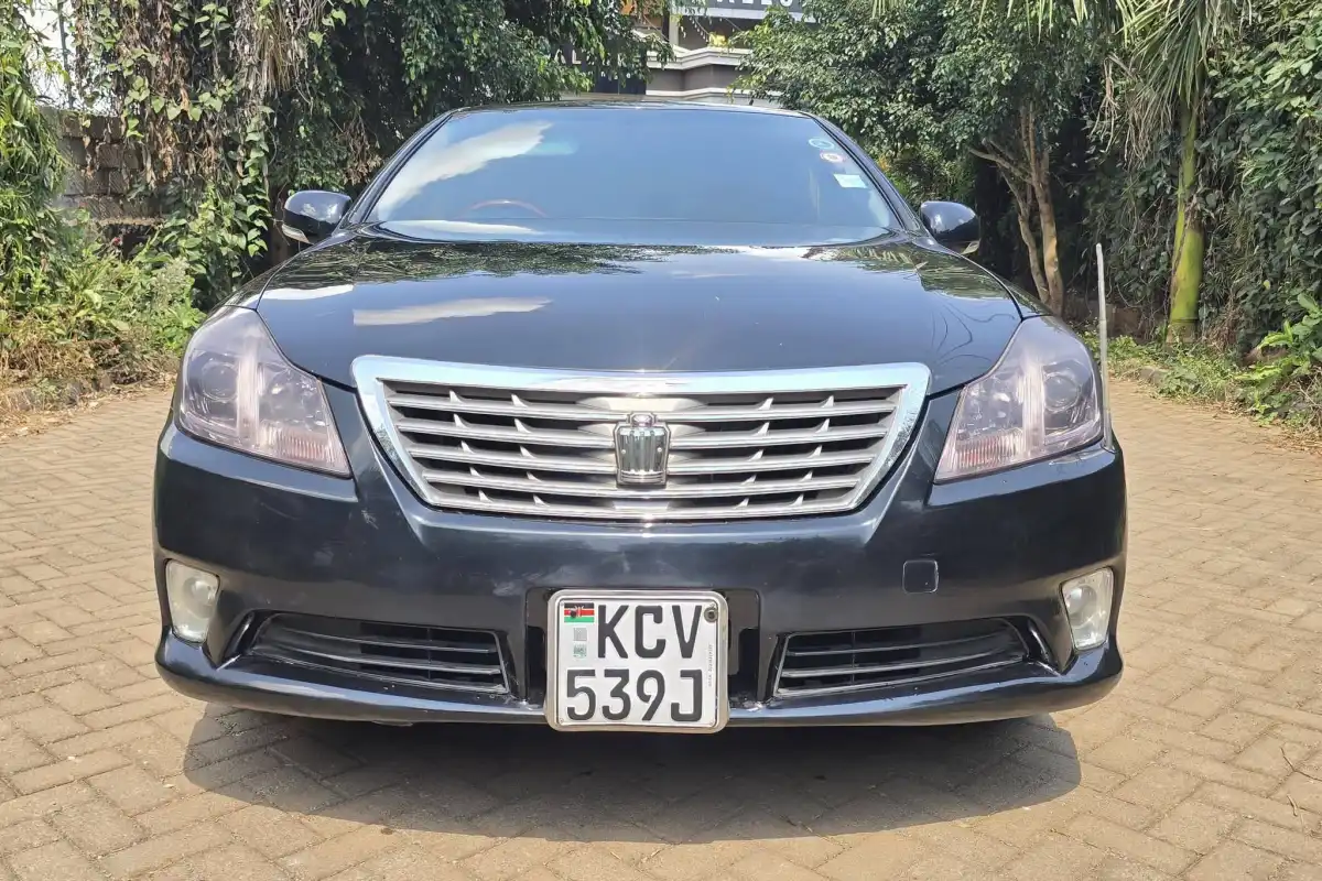 Toyota-Crown_Royal-