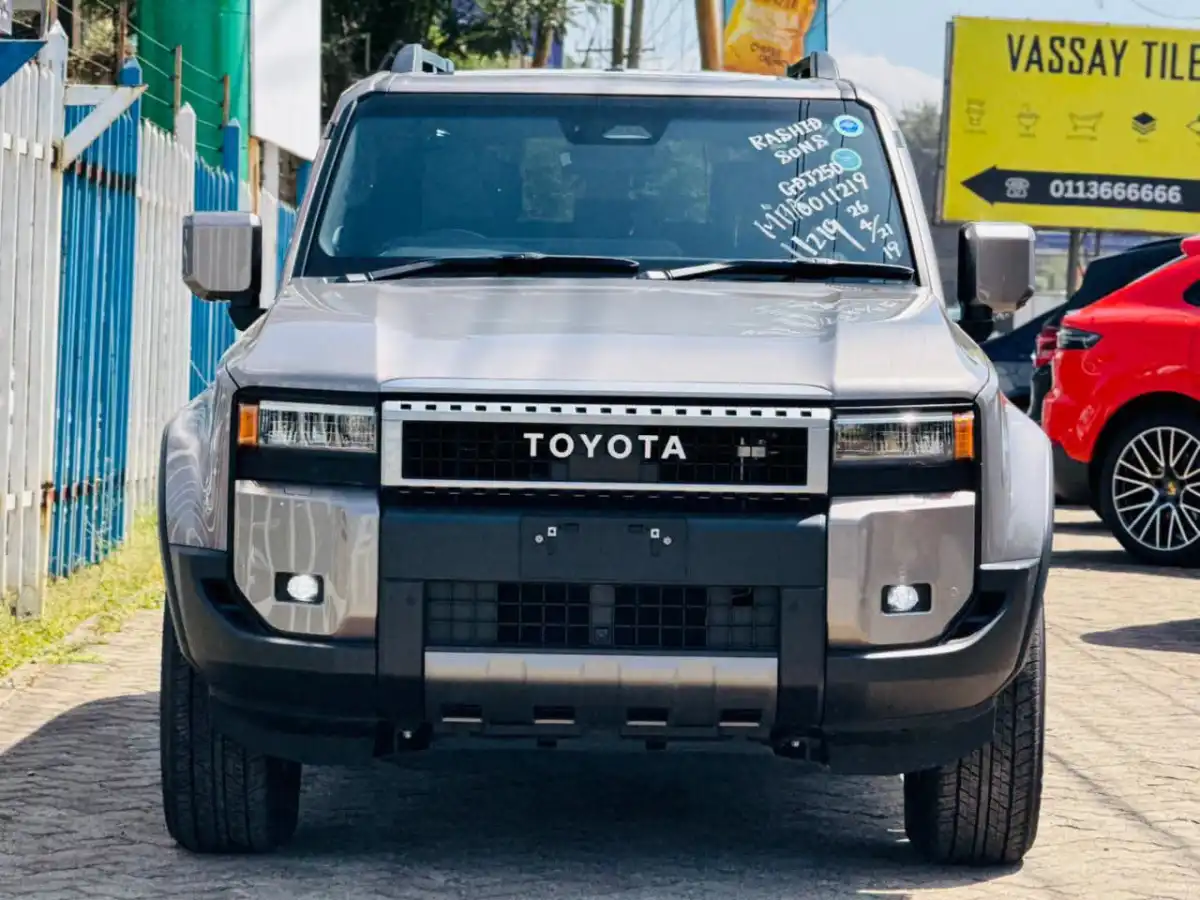 Toyota-Land_cruiser_Prado_J250-