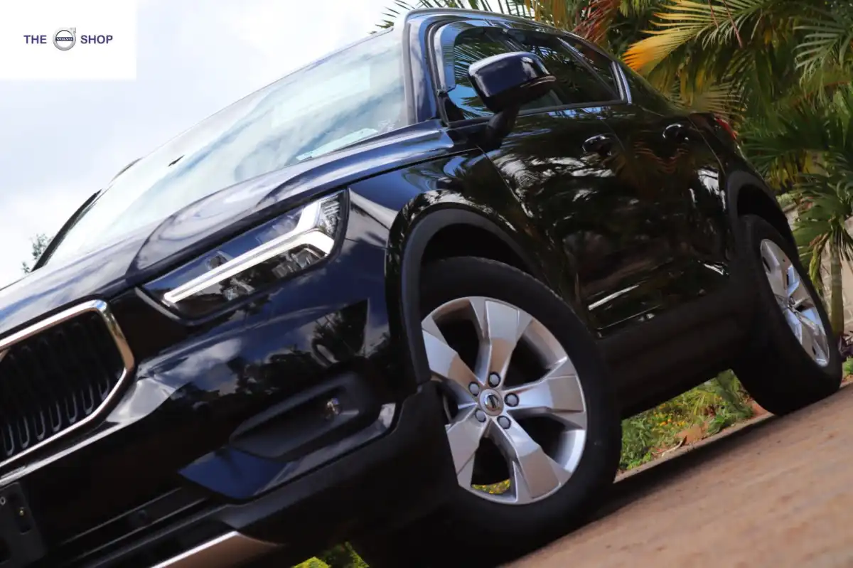 VOLVO-XC40-