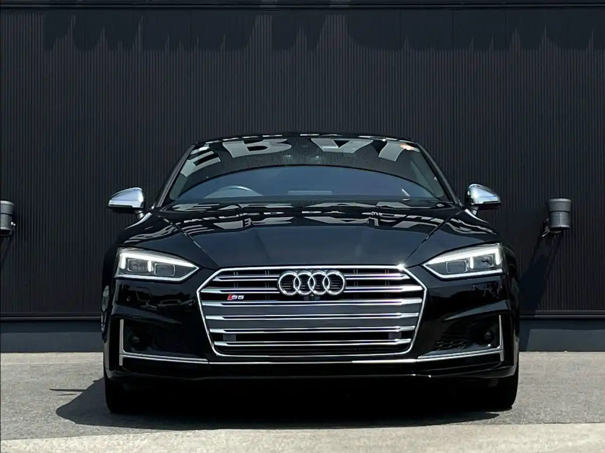 AUDI-SQ5-