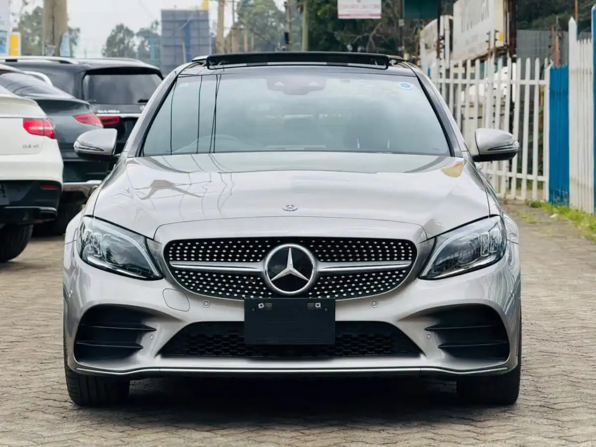 Mercedes_Benz-C220-