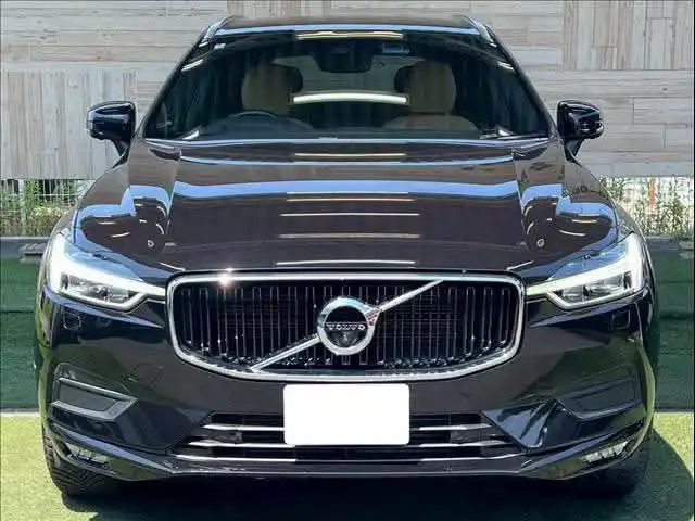 VOLVO-XC60-