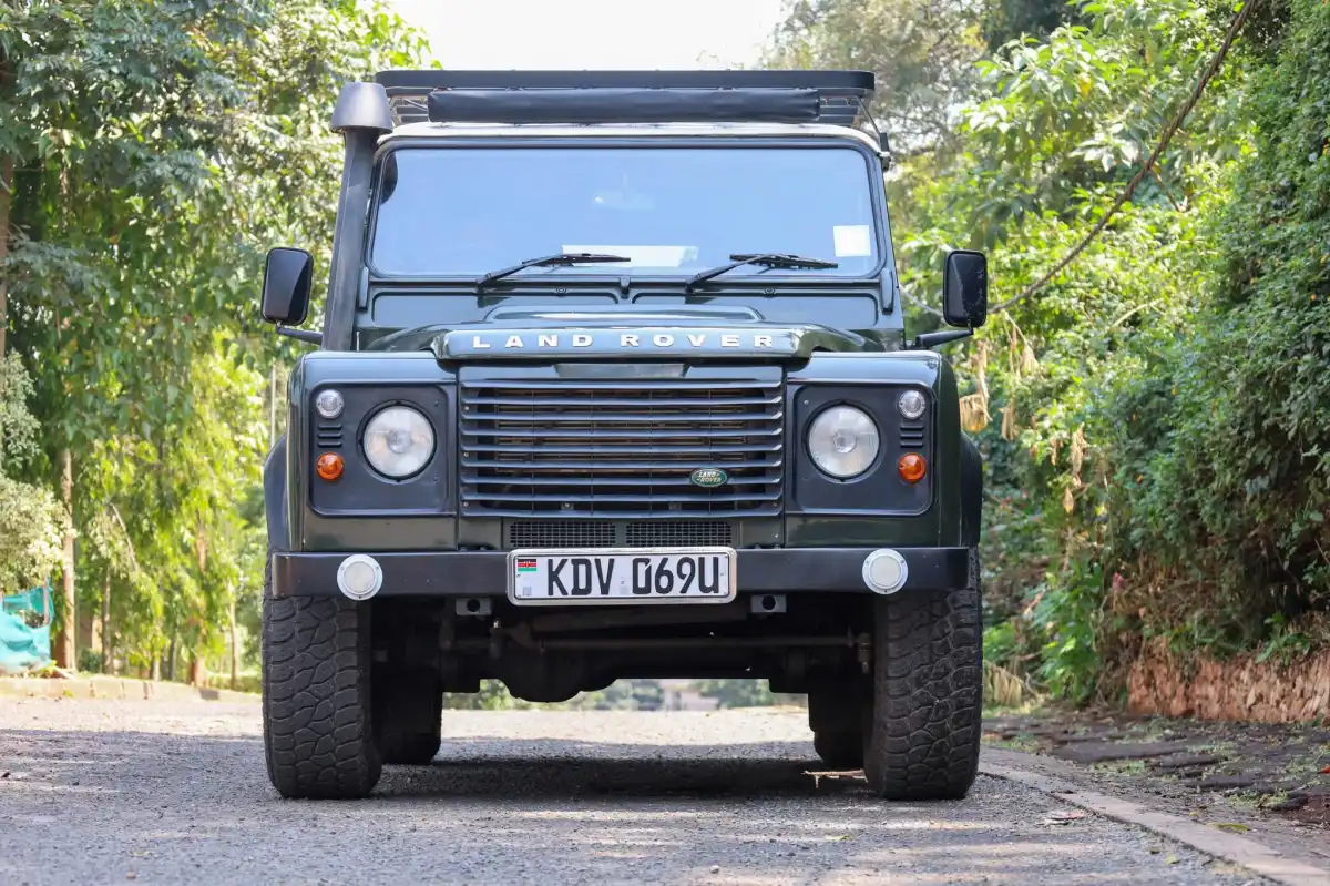 LAND_ROVER-Defender-