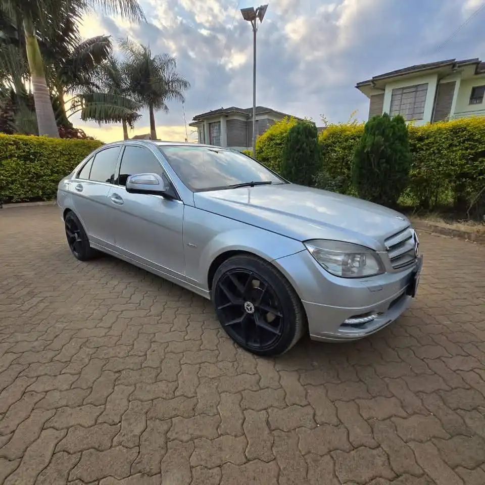 Mercedes_Benz-C200-
