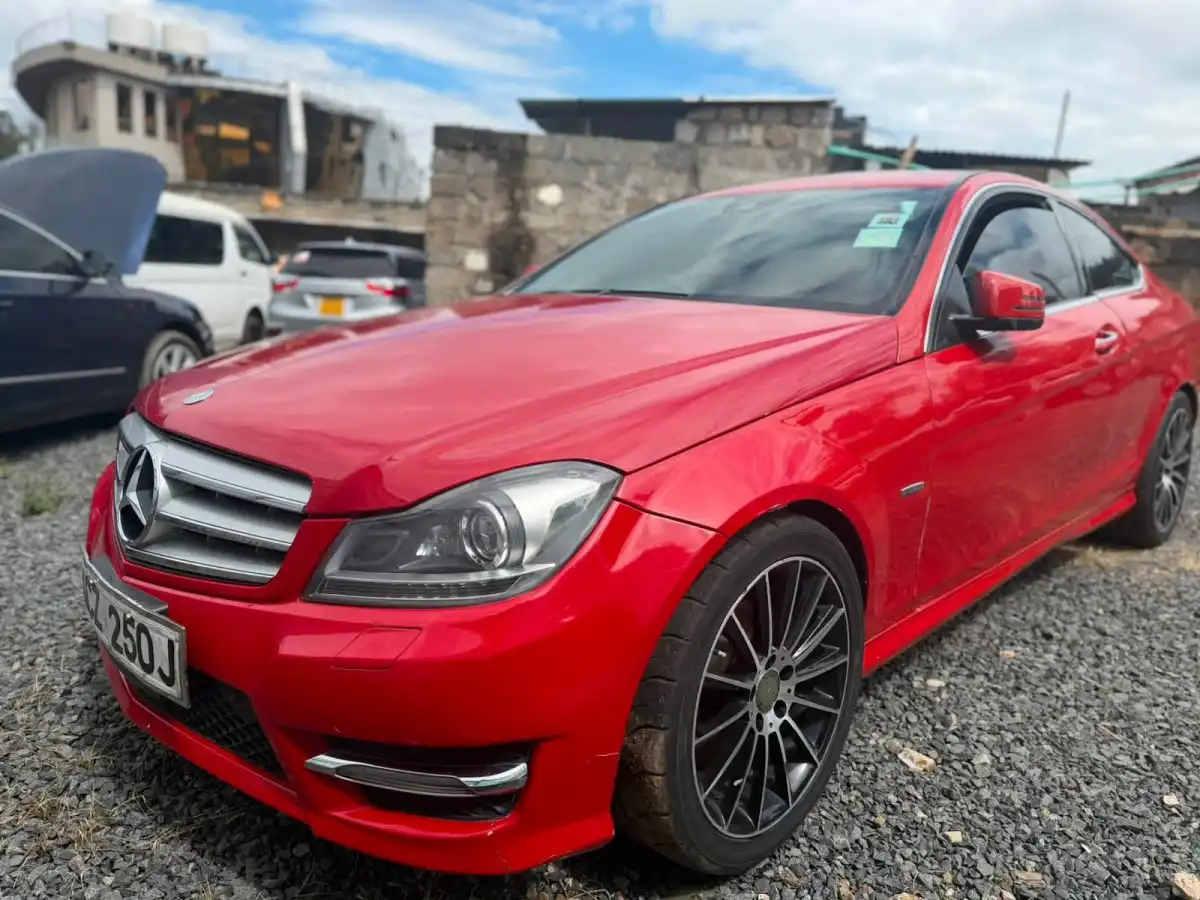 Mercedes_Benz-C250-