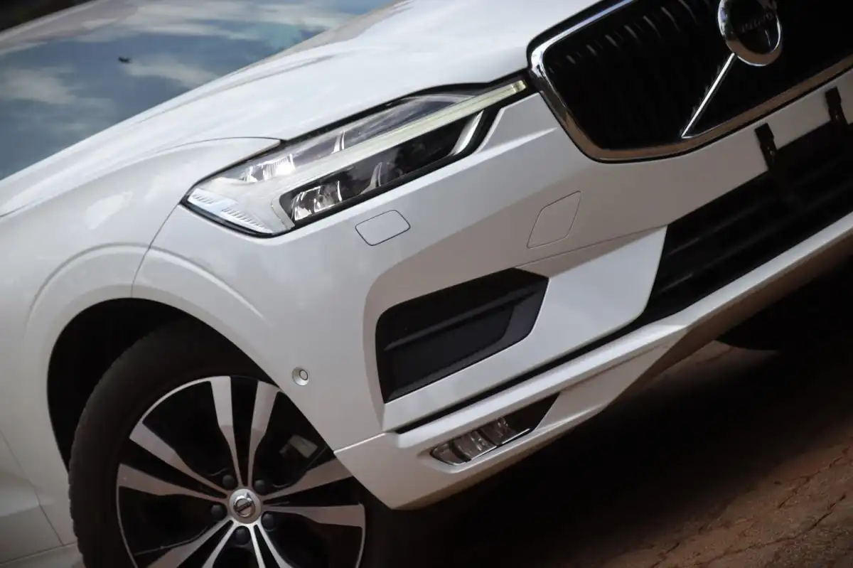 VOLVO-XC60-