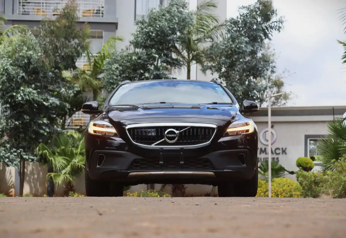 VOLVO-V40-