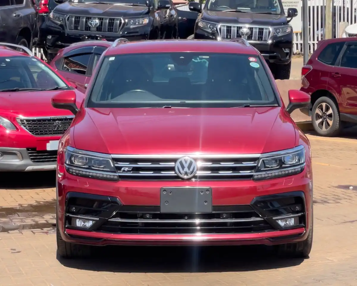 VOLKSWAGEN-Tiguan-
