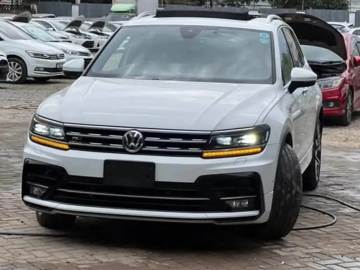 VOLKSWAGEN-Tiguan-