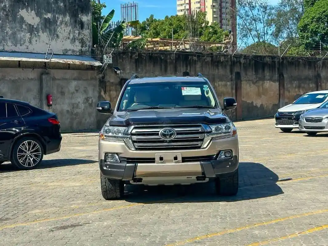 Toyota-Land_Cruiser_V8-
