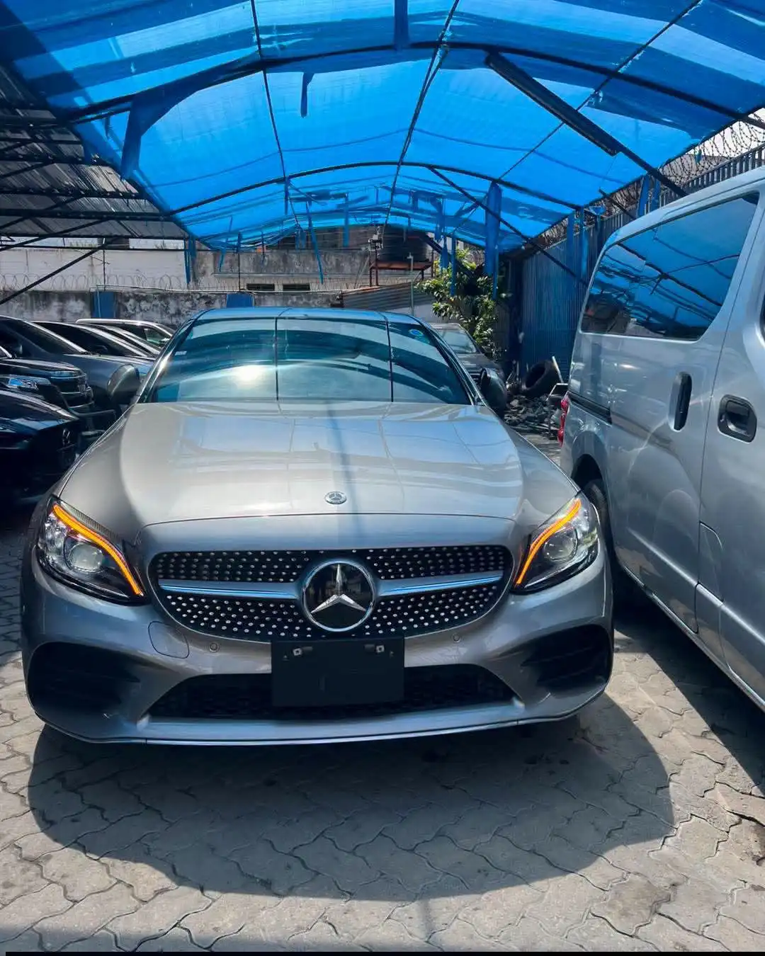 Mercedes_Benz-C200-