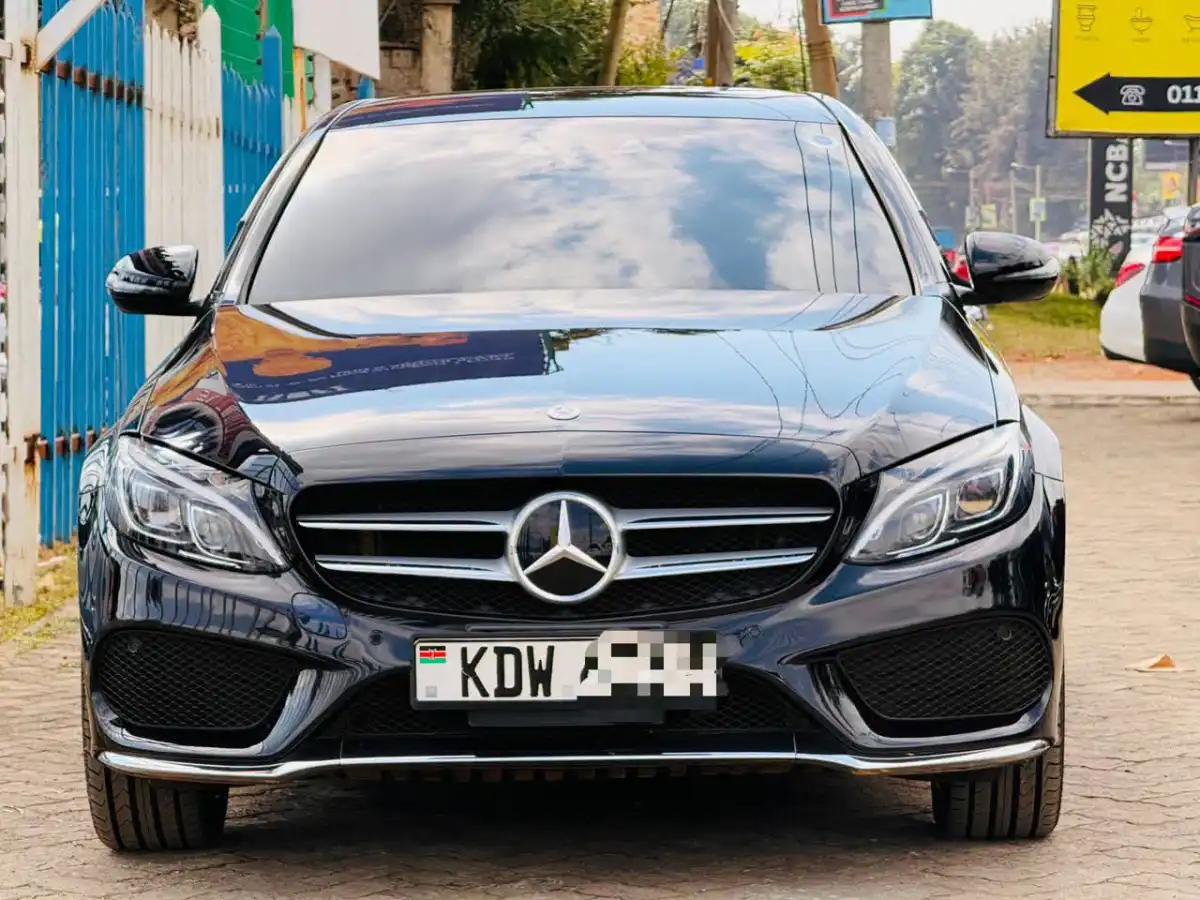 Mercedes_Benz-C200-