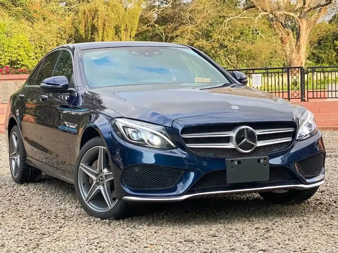 Mercedes_Benz-C220-