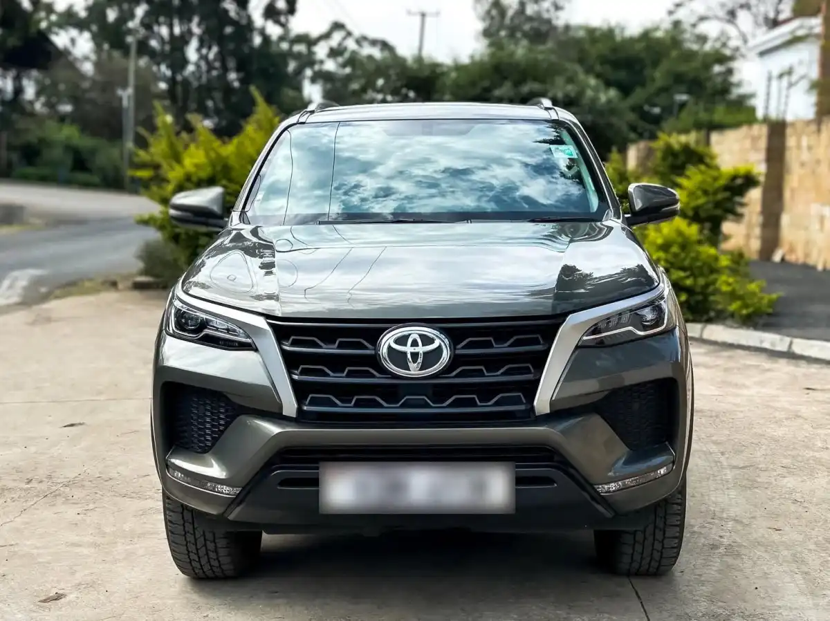 Toyota-Fortuner-