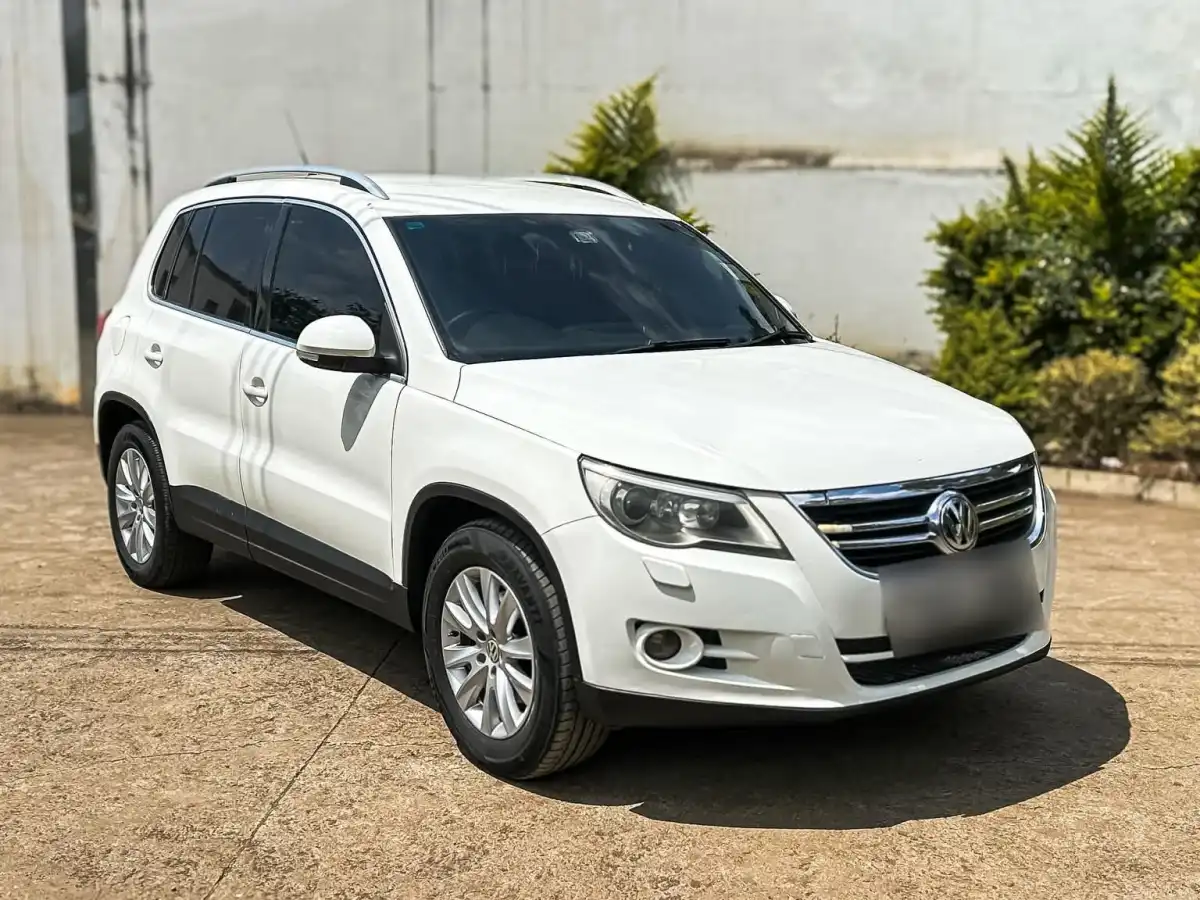 VOLKSWAGEN-Tiguan-
