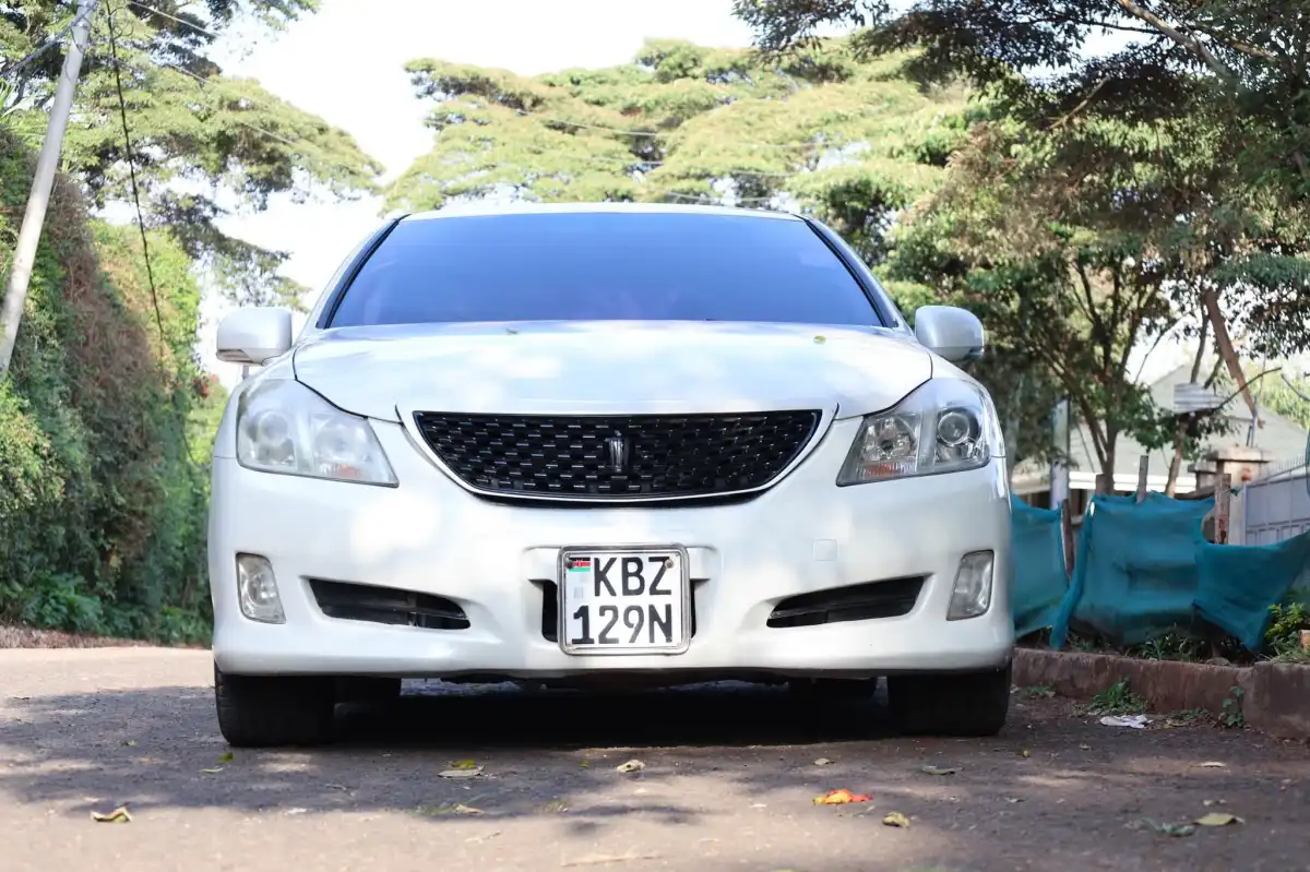Toyota-Crown_Athlete-