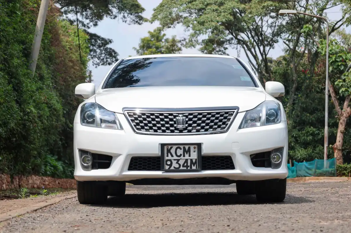 Toyota-Crown_Athlete-