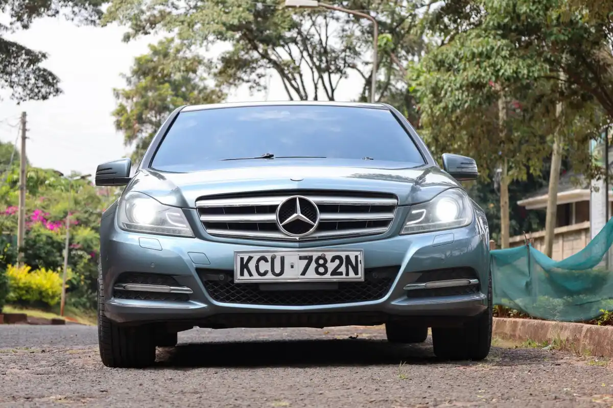 Mercedes_Benz-C200-