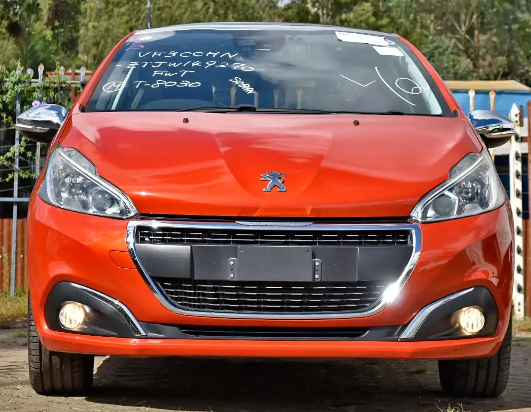PEUGEOT-208-