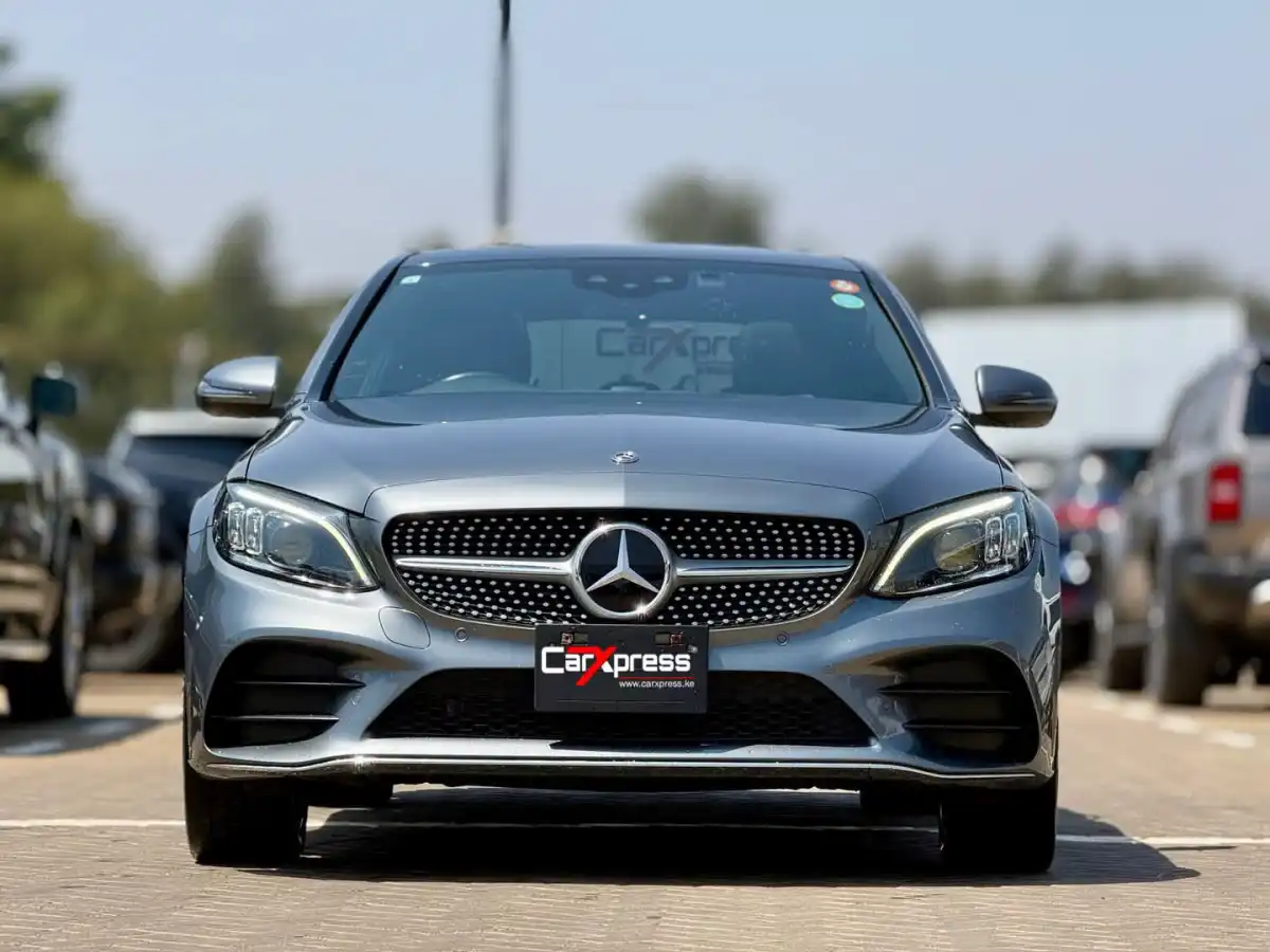Mercedes_Benz-C200-