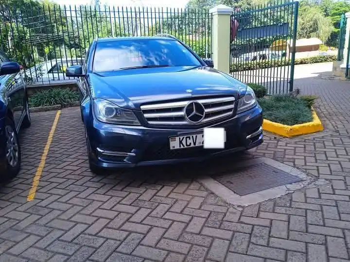 Mercedes_Benz-C180-