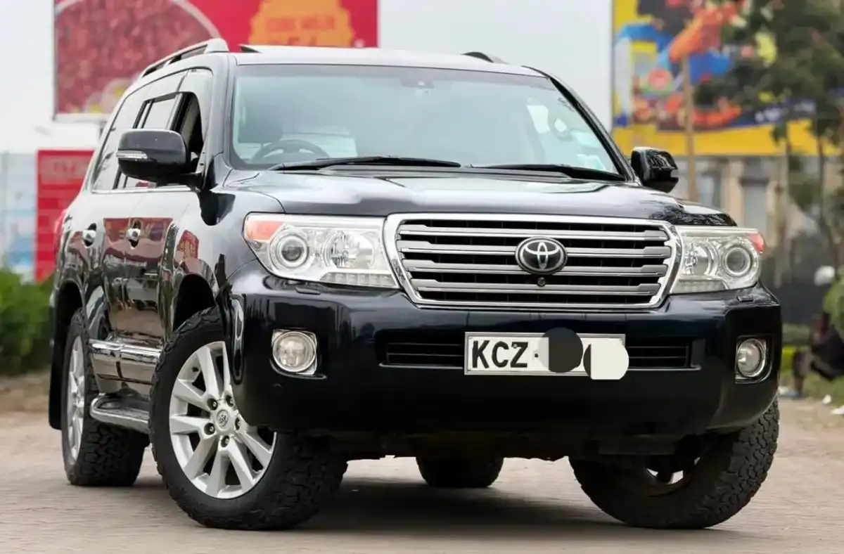 Toyota-Land_Cruiser_V8-