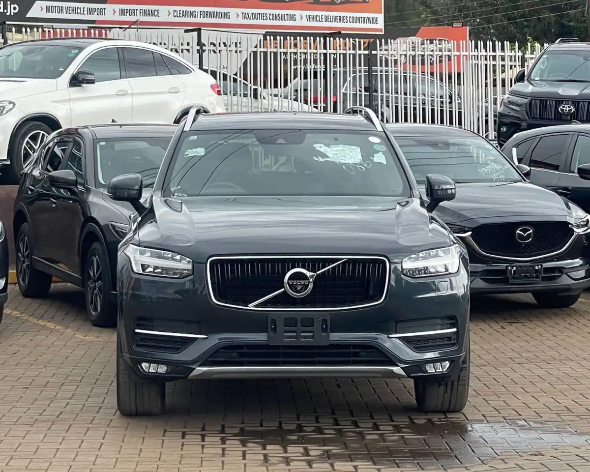 VOLVO-XC90-