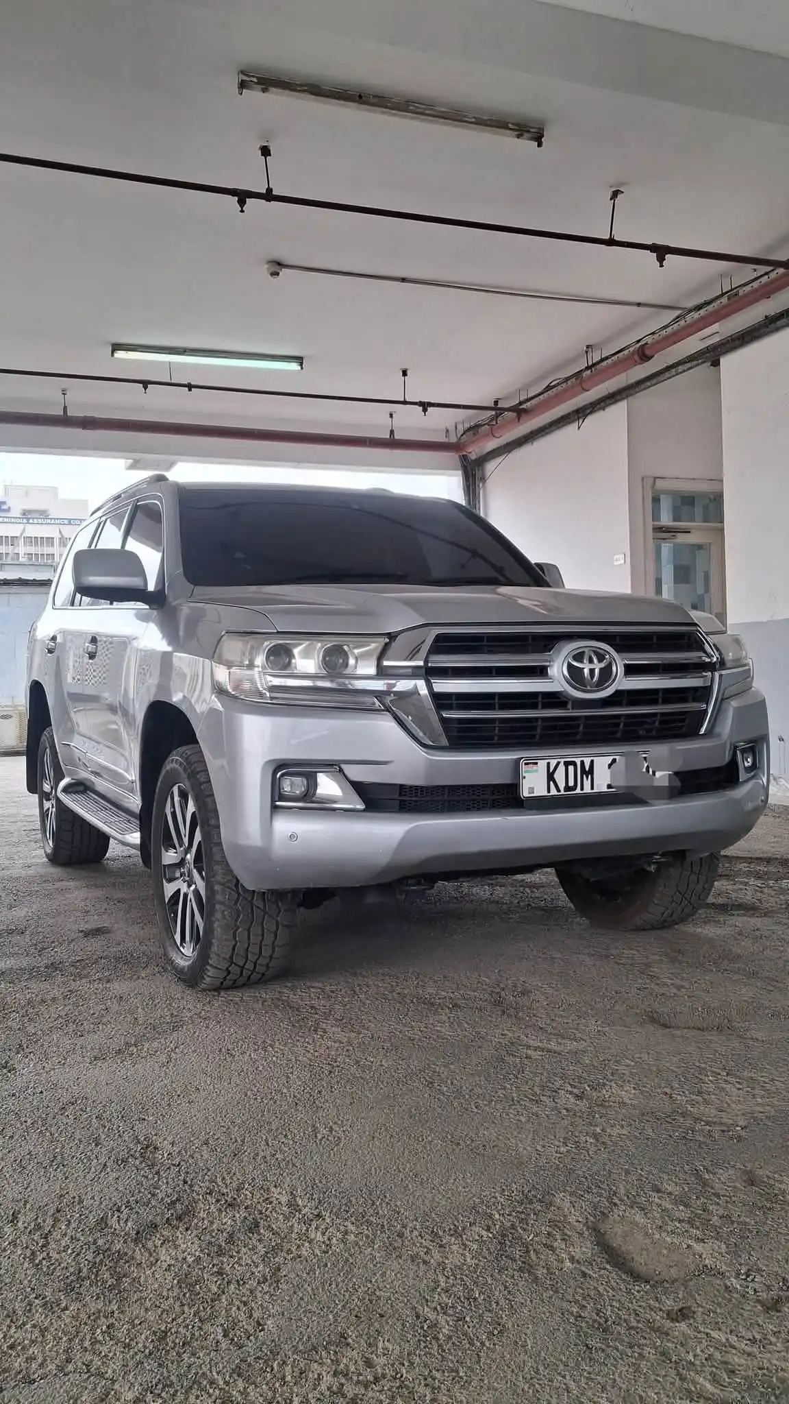 Toyota-Land_Cruiser_V8-