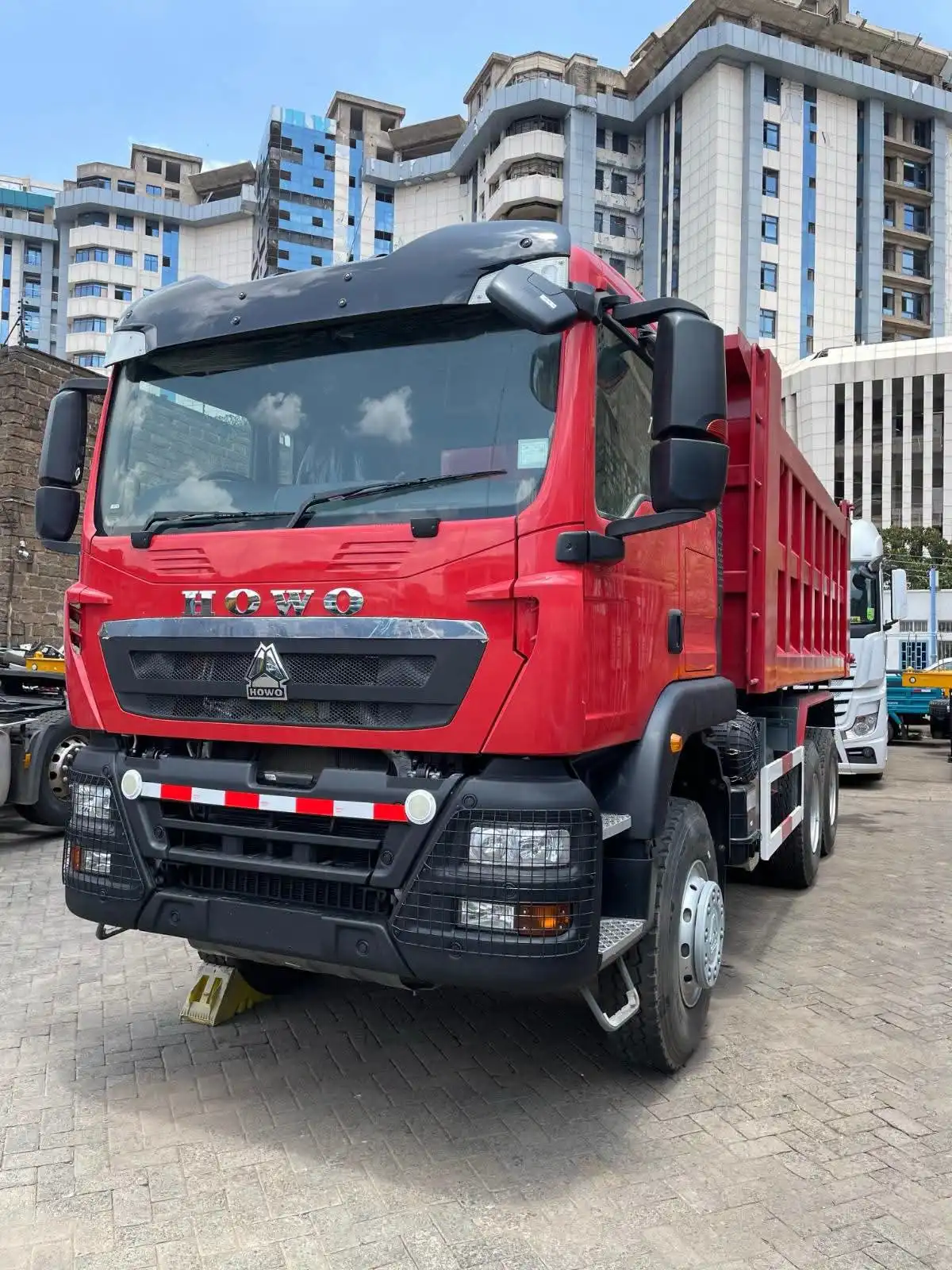 HOWO-NX_6x4_Prime_Mover-