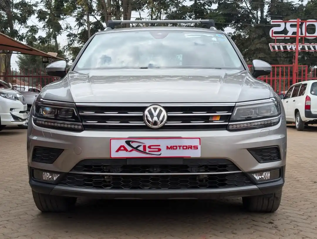 VOLKSWAGEN-Tiguan-
