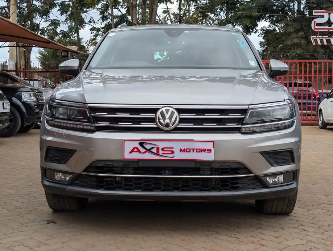 VOLKSWAGEN-Tiguan-