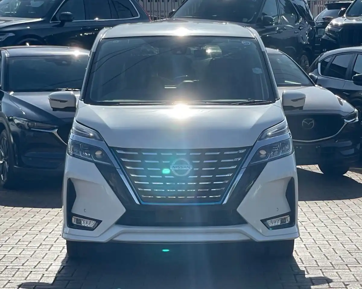 Nissan-Serena-