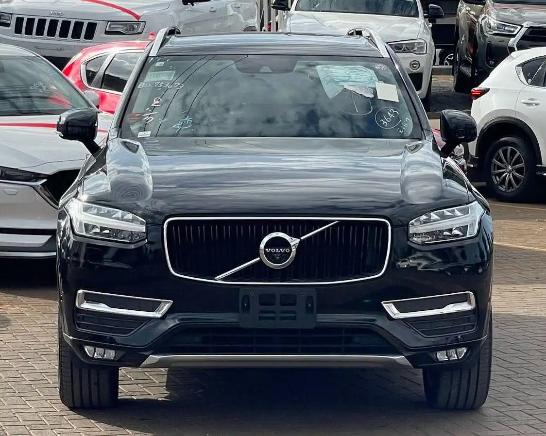 VOLVO-XC90-