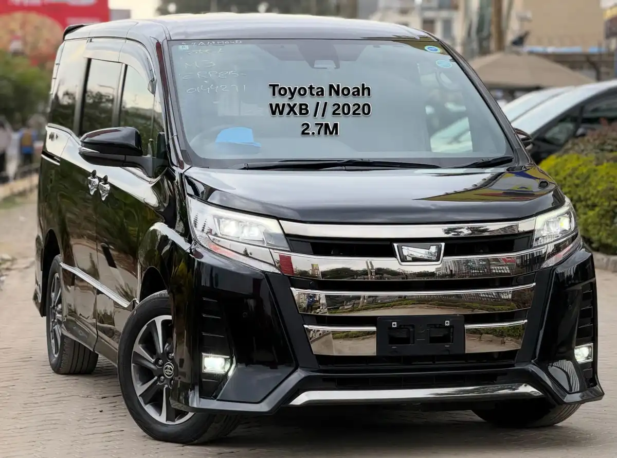 Toyota-Noah-