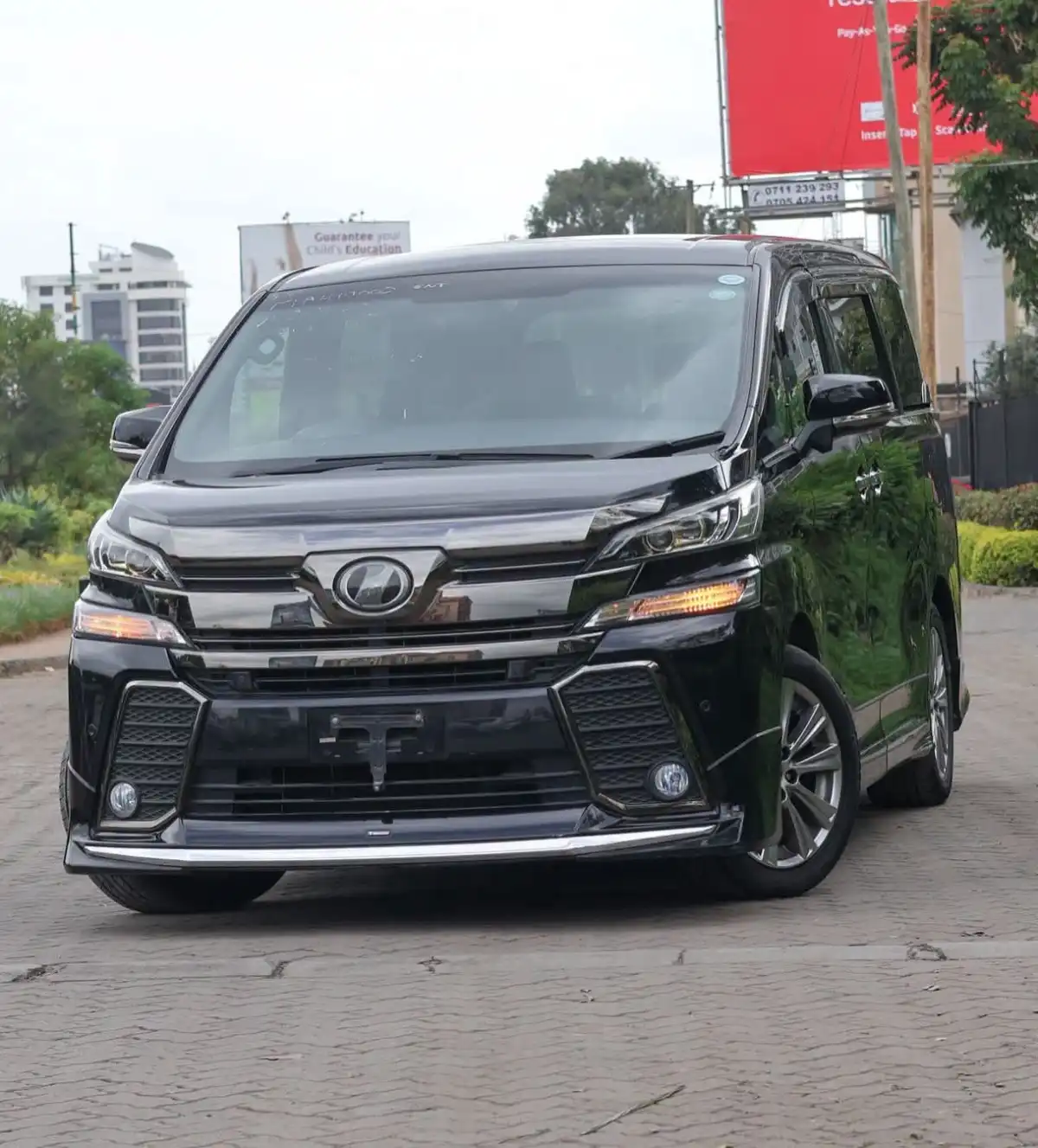 Toyota-Vellfire-